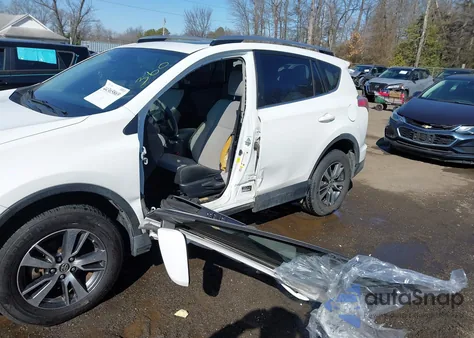2017 Toyota Rav4 Xle из США, поврежденный, VIN JTMWFREV3HJ104764